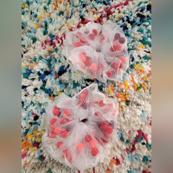 Orpomo Pompom Scruchies - Picture 6 of 11